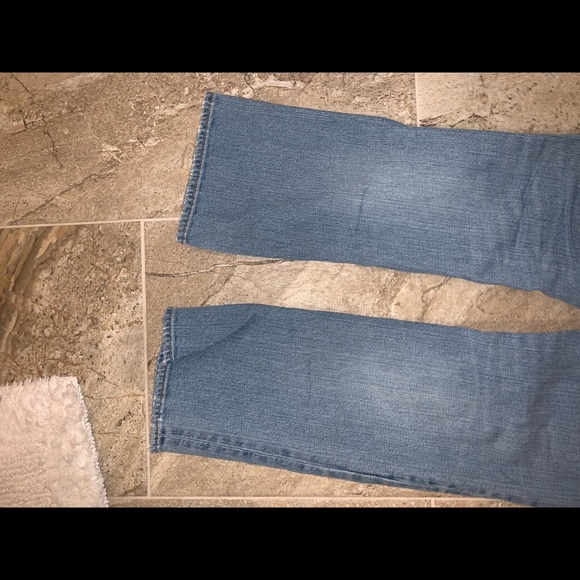 American Eagle women Artist distressed Capri pants - Picture 3 of 5
